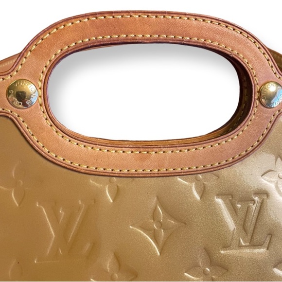 Louis Vuitton Roxbury Drive Handbag in Monogram Vernis - Picture 8 of 10